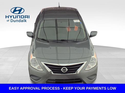 Used 2019 Nissan Versa SV image 2
