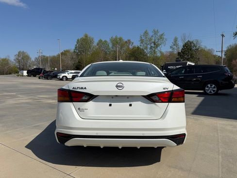 Used 2023 Nissan Altima 2.5 SV image 5