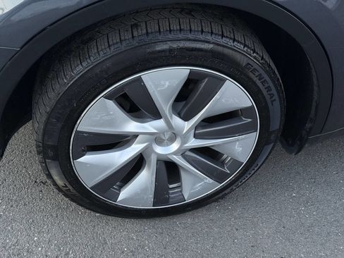 Used 2023 Tesla Model Y Long Range image 31