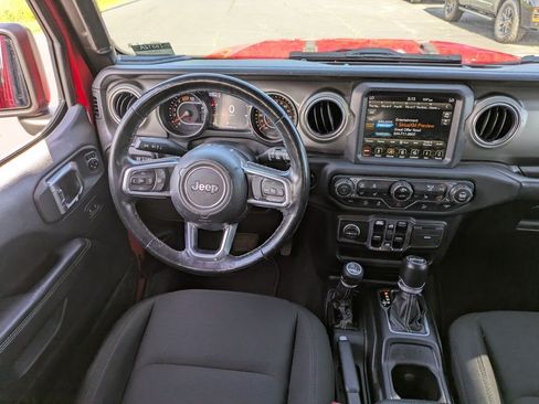 Used 2018 Jeep Wrangler Unlimited Sahara AWD/4WD image 15
