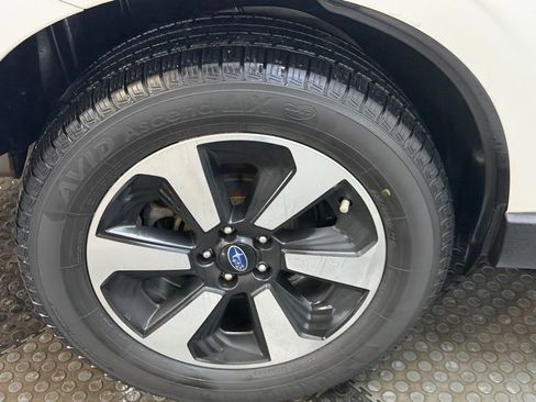 Used 2017 Subaru Forester 2.5i Limited image 12