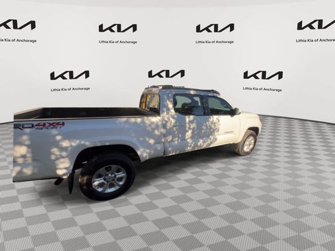 Used 2016 Toyota Tacoma TRD Sport w/ Towing Package AWD/4WD image 8