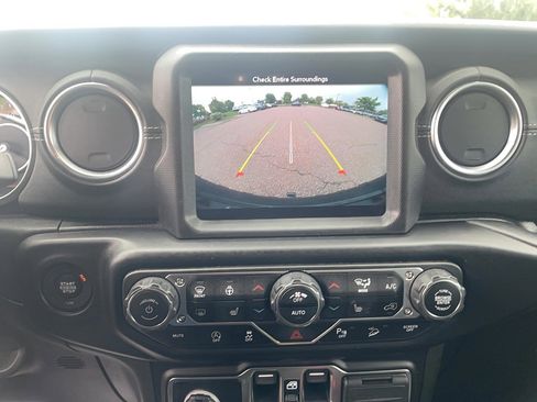 Used 2019 Jeep Wrangler Unlimited Sahara w/ Quick Order Package 24M Moab image 13