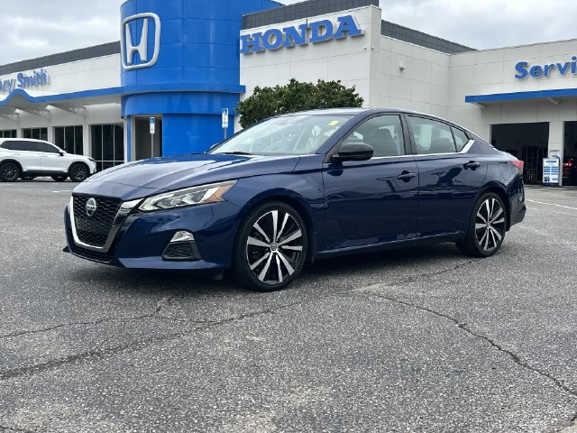 Used 2020 Nissan Altima 2.5 SR w/ Premium Package FWD image 2
