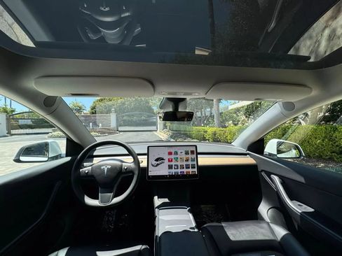 Used 2021 Tesla Model Y Long Range AWD/4WD image 9