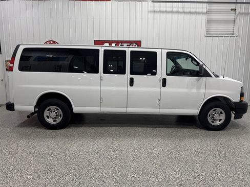 Used 2019 Chevrolet Express 3500 LS image 3