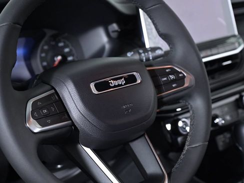 Used 2022 Jeep Compass Latitude FWD image 12