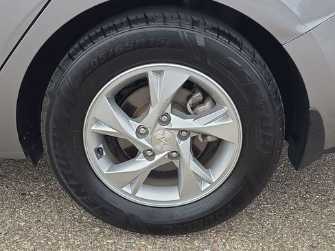 Used 2023 Hyundai Elantra SE w/ Winter Weather Package image 33