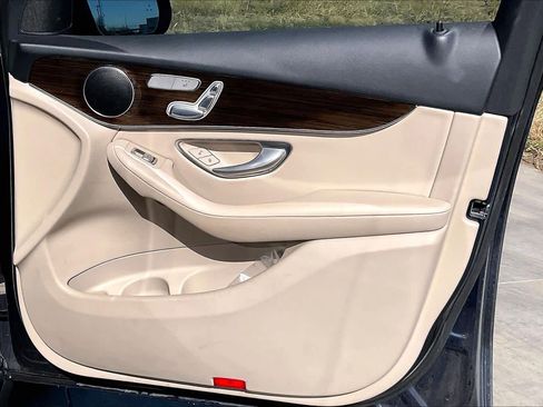 Used 2022 Mercedes-Benz GLC 300 GLC 300 image 21