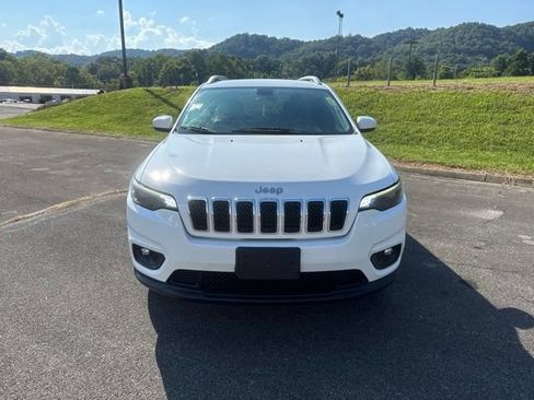 Used 2019 Jeep Cherokee Latitude Plus AWD/4WD image 3