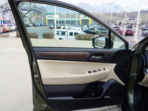 Used 2018 Subaru Outback 2.5i Limited image 17