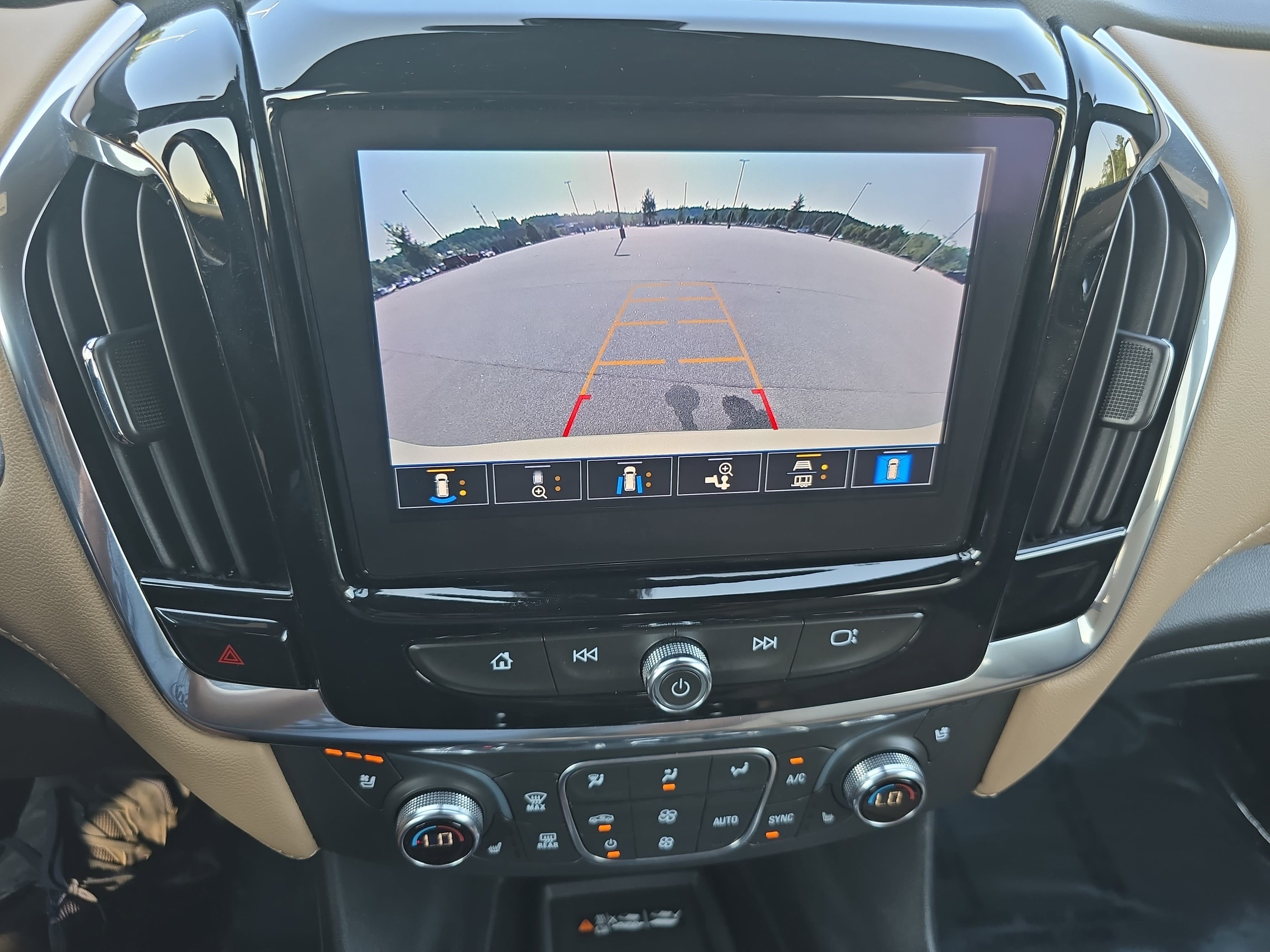 Used 2022 Chevrolet Traverse Premier AWD/4WD image 26