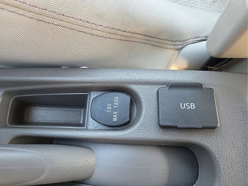 Used 2014 Nissan Versa FWD image 22