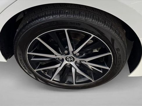 Used 2024 Toyota Camry SE image 9