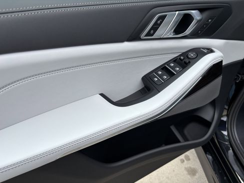 Used 2026 BMW X5 sDrive40i w/ M Sport Package image 13