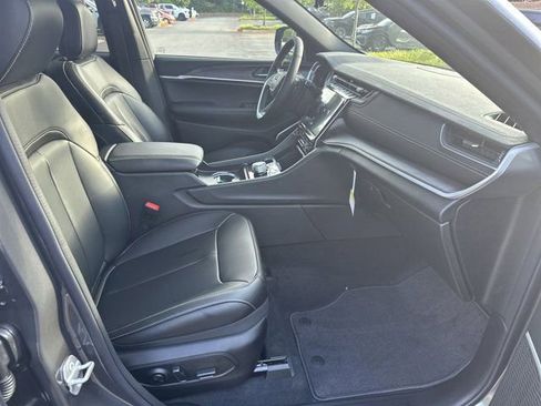 New 2025 Jeep Grand Cherokee Limited w/ Black Appearance Package image 13