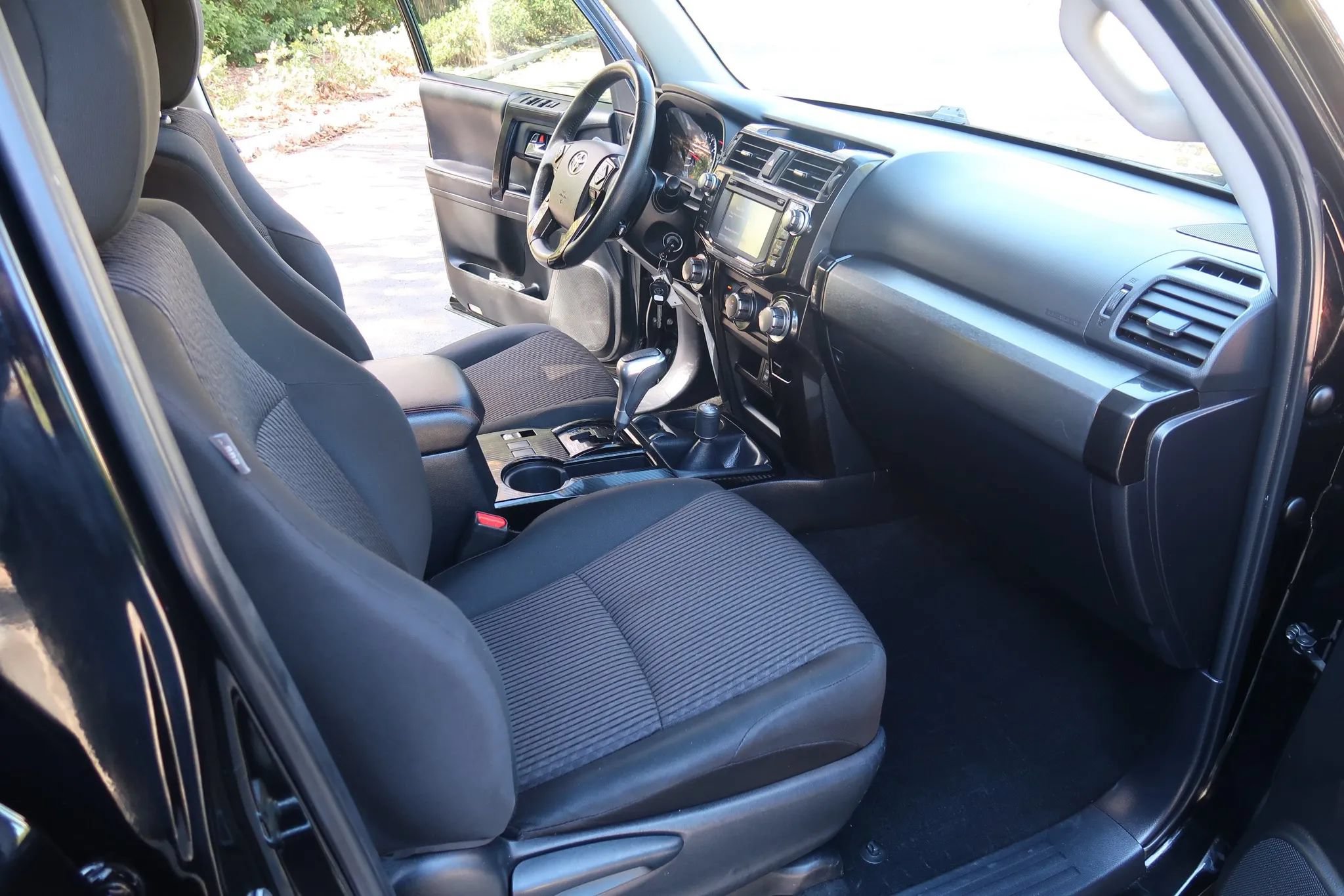 Used 2018 Toyota 4Runner TRD Off-Road AWD/4WD image 19