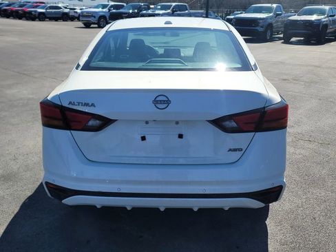 Used 2025 Nissan Altima 2.5 SV image 5