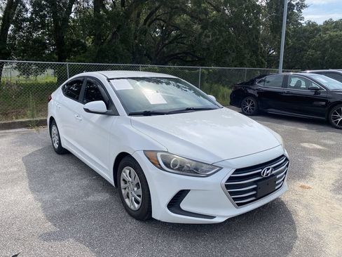 Used 2017 Hyundai Elantra SE FWD image 2