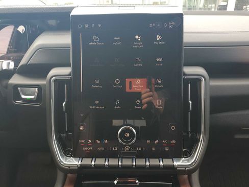 New 2025 GMC Yukon XL Denali w/ LPO, Illumination Package image 12