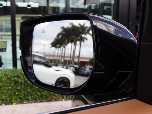 Used 2025 Nissan Armada Platinum Reserve image 12