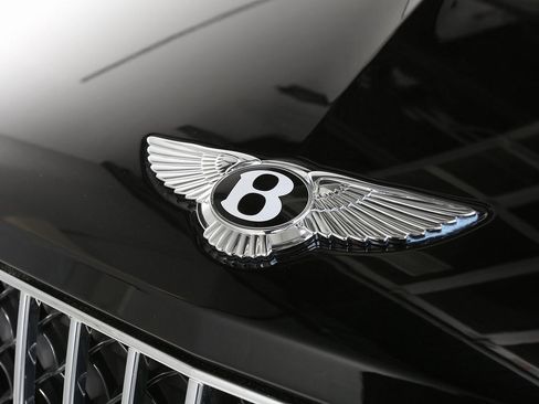 Certified 2025 Bentley Bentayga image 8