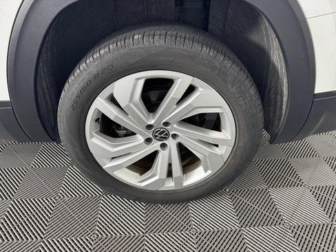 Used 2023 Volkswagen Atlas SE w/ Panoramic Sunroof Package FWD image 14
