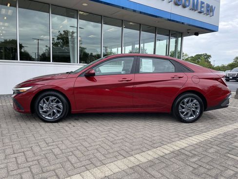 Used 2024 Hyundai Elantra SEL FWD image 2