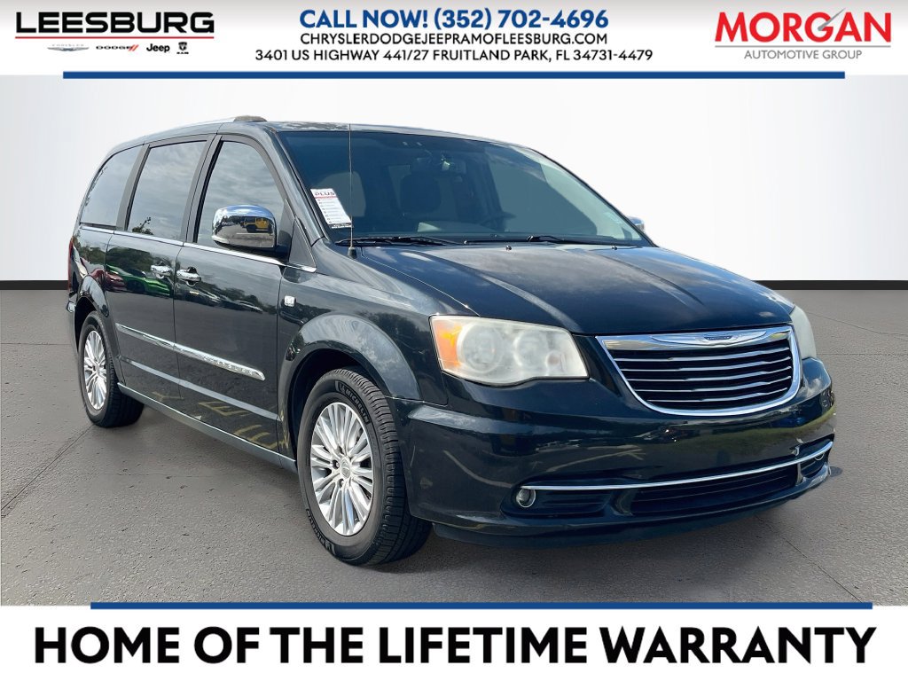 Used 2014 Chrysler Town & Country Touring-L FWD image 1