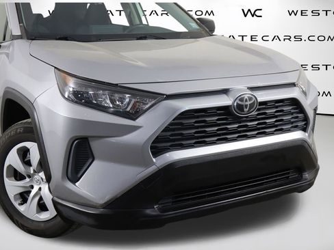 Used 2019 Toyota RAV4 LE FWD image 46