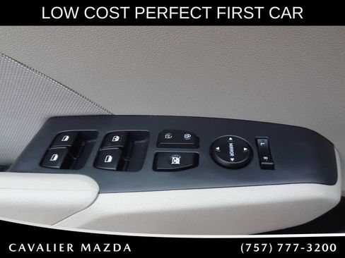 Used 2022 Hyundai Accent Limited FWD image 15