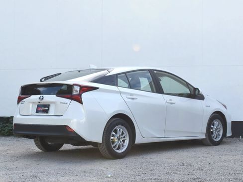 Used 2021 Toyota Prius LE AWD/4WD image 5