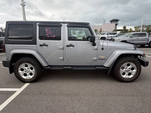 Used 2015 Jeep Wrangler Unlimited Sahara w/ Connectivity Group AWD/4WD image 2