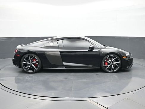 Used 2022 Audi R8 V10 w/ Premium Package image 17