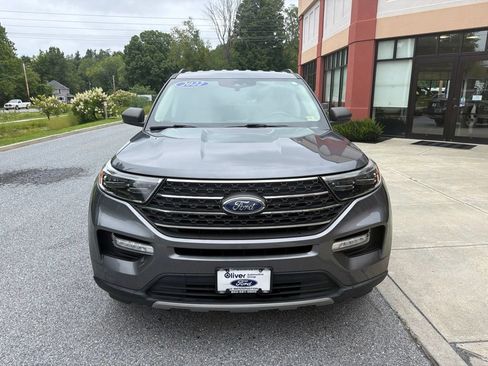 Used 2022 Ford Explorer XLT w/ Equipment Group 202A AWD/4WD image 2
