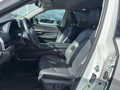 Used 2024 Toyota Grand Highlander XLE image 10