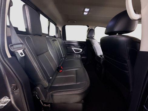 Used 2019 Nissan Titan SL w/ Chrome Package AWD/4WD image 27