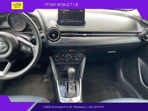 Used 2019 Toyota Yaris L image 11