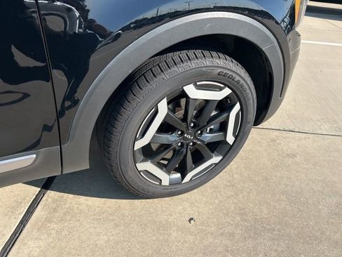 Used 2024 Kia Telluride EX w/ EX Captain's Chair Package image 15