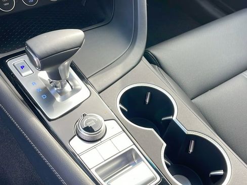 Used 2025 Genesis G70 2.5T image 22