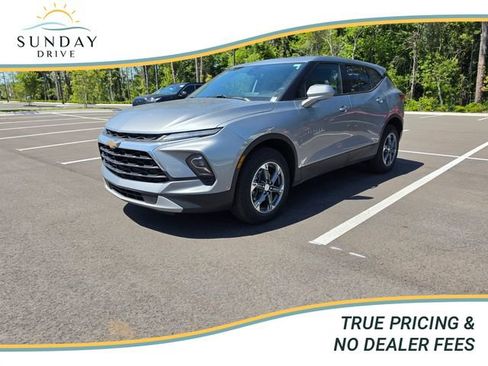 Used 2025 Chevrolet Blazer LT image 1