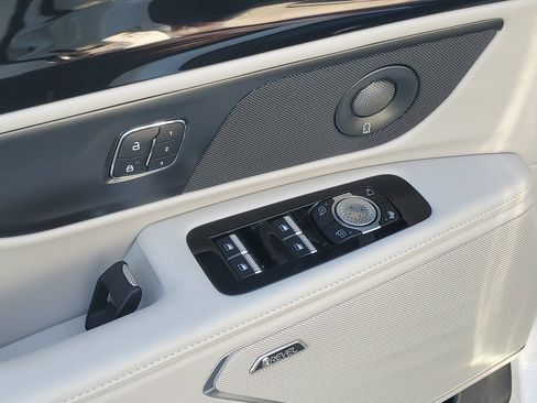 New 2026 Lincoln Nautilus Premier w/ Equipment Group 102A AWD/4WD image 9