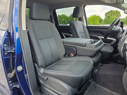 Used 2017 Nissan Titan SV AWD/4WD image 6