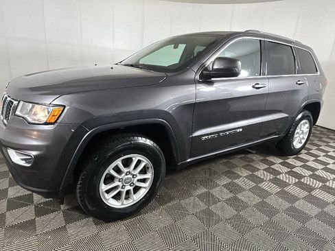 Used 2019 Jeep Grand Cherokee Laredo AWD/4WD image 7