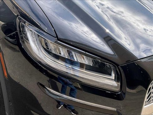 Used 2022 Lincoln Nautilus Reserve image 33