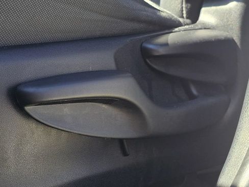 Used 2019 Toyota Highlander LE AWD/4WD image 25