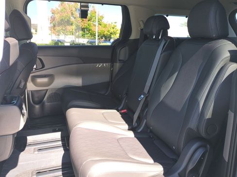 New 2026 Kia Carnival EX image 21