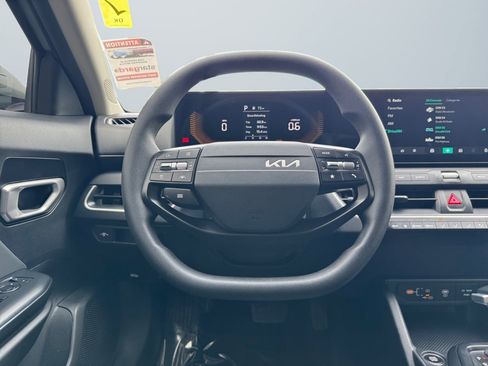 Used 2025 Kia K4 LXS image 11