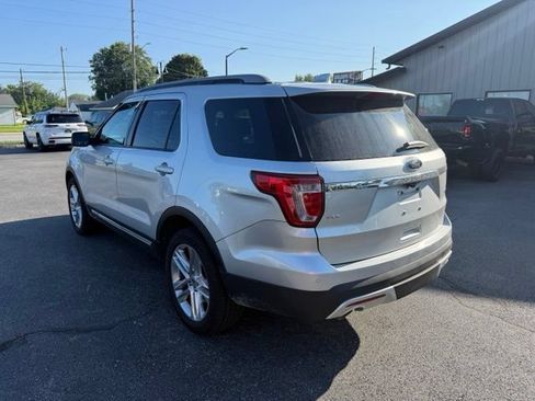Used 2017 Ford Explorer XLT w/ Equipment Group 202A AWD/4WD image 3