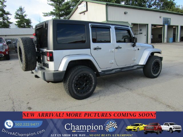 Used 2012 Jeep Wrangler Unlimited Sahara w/ Dual Top Group AWD/4WD image 4